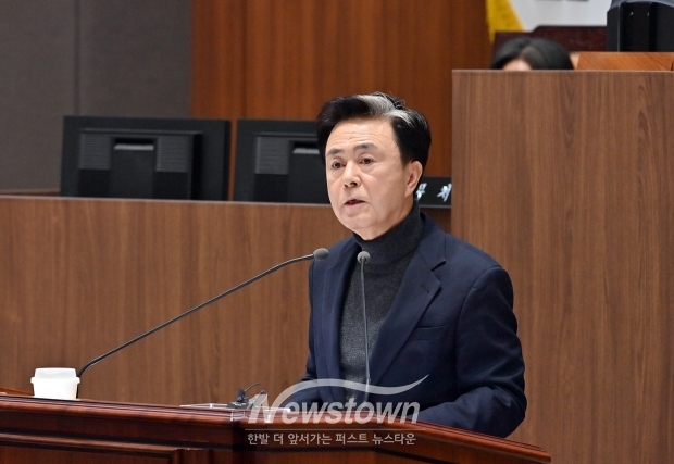 김태흠 충남도지사가  1월 20일 충청남도의회 제363회 임시회 제1차 본회의 2026년 주요업무계획 보고를 통해 “대전·충남 행정통합은 수도권 일극 체제에서 오는 불균형과 지방 인구 소멸 문제들을 지방정부 주도로 해결해보자는 역사적 소명의식을 갖고 추진 중”이라고 말했다.
