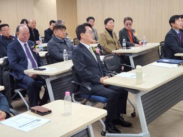 김동연 경기도지사가 격려사를 위해 배석해 행사를 경청하고 있다.