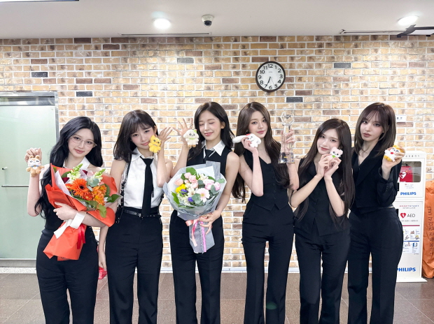 아이브 BANG BANG으로 뮤직뱅크 2주 연속 1위 사진