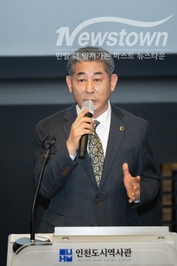 정해권 인천시의장이 시민토론회에 참석해 인사말을 하고 있다.