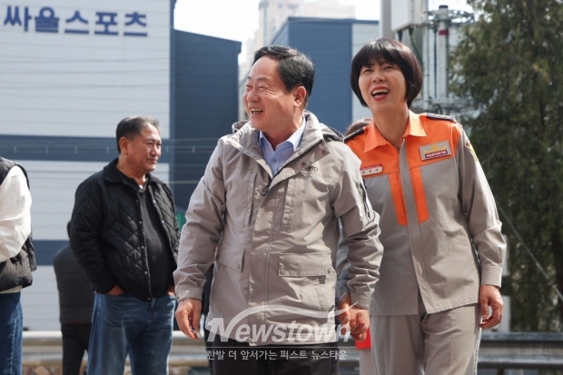 의용소방대를 격려하고 있는 주광덕 시장 / 남양주시
