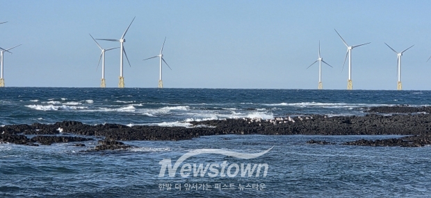 ​제주도 톤대섬 방파제 산책로 풍경사진​