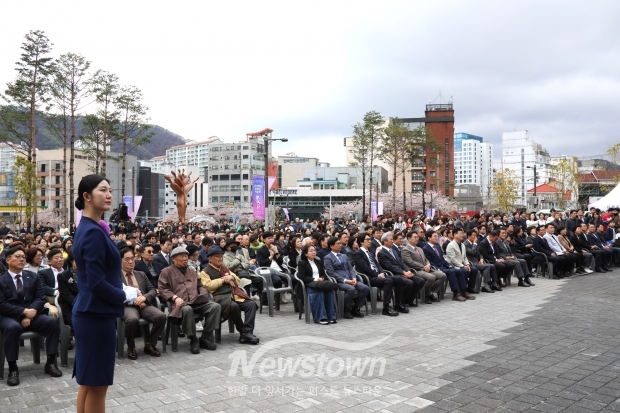 김해시립김영원미술관 개관식/사진 김국진기자