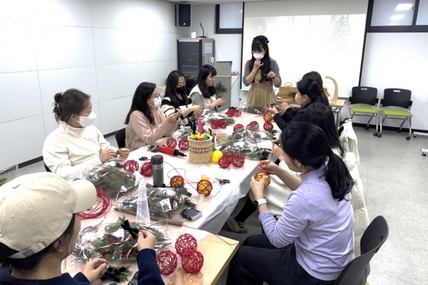 김해시생활문화평생학습관 시민 평생학습 교육 모습/사진 김해시제공