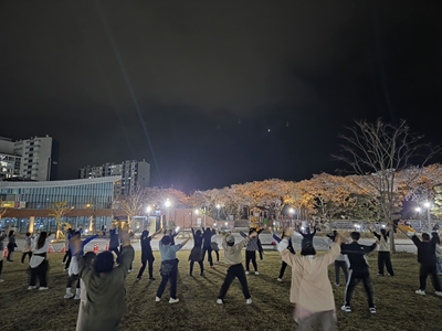 경남 고성군이 퇴근 이후 시간대를 활용한 야간 건강 프로그램을 선보이며 주민들로부터 높은 호응을 얻고 있다/고성군