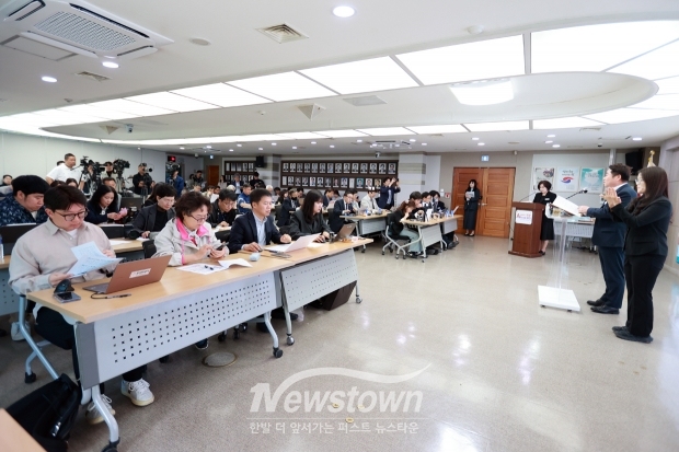 오세현 아산시장, 제65회 아산 성웅 이순신축제 브리핑(사진 / 뉴스타운)
