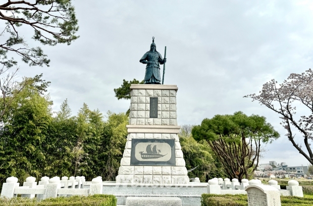 성웅 이순신 장군 동상 보수·정비(사진 / 사천시 제공)