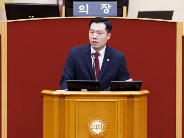 장성철 부천시의원이 시정질문을 하고 있다.