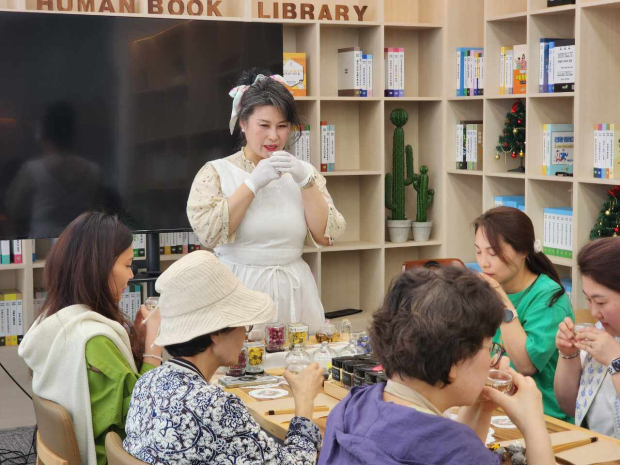 김채린 휴먼북의 ‘꽃차 소믈리에’ 강의 현장