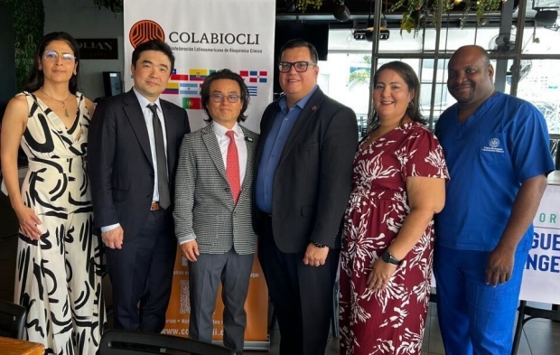 노을 주식회사(좌측)와 COLABIOCLI 연맹 관계자(우측)가 MOU 체결 합의 후 기념촬영을 하고 있다
