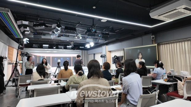 유한대학교 스튜디오에서 실습 교육을 진행하는 모습 / 부천시