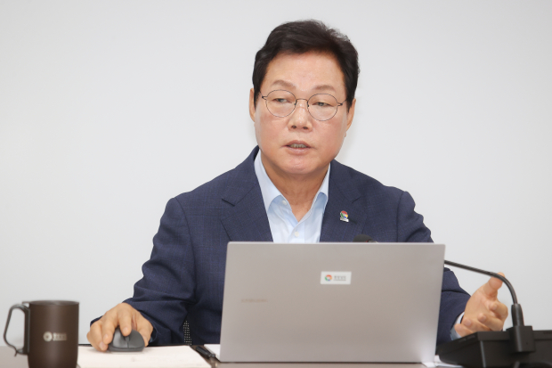 박완수 도지사 실국본부장 회의 모습/사진 경남도제공