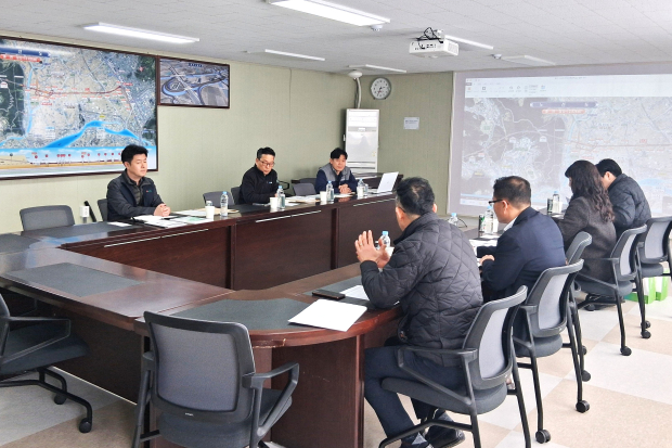 민관 합동 하도급 기동팀 회의 모습/사진 경남도제공