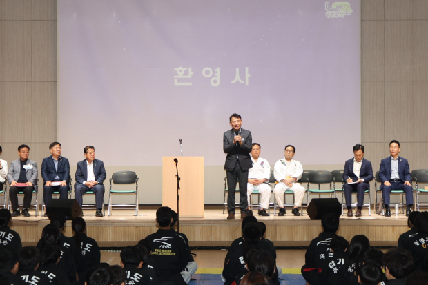 최현덕 남양주시장이 제20회 시장기 합기도대회에서 인사말을 하고 있다.