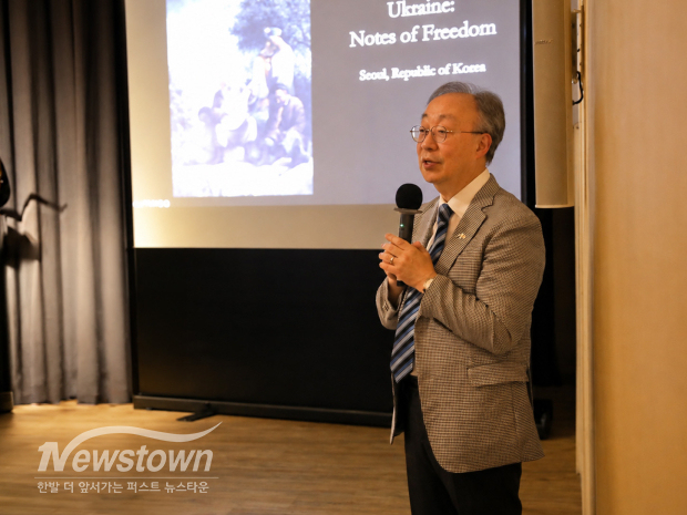 한국외국어대학교 우크라이나학과 홍석우 교수가 환영사를 하고 있다. / 손윤희 기자