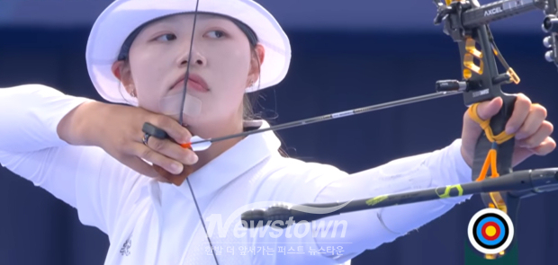 2024. 파리올림픽 양궁 여자단체전 결승에서 중국을 맞아 활시위를 당기는 임시현/유튜브‘올림픽’ 중계화면 캡처