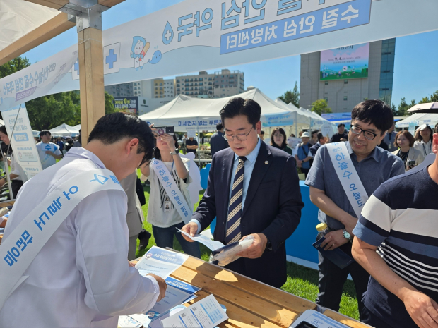 박찬대 인천시장이 캠페인에 참석해 직원들을 격려했다.