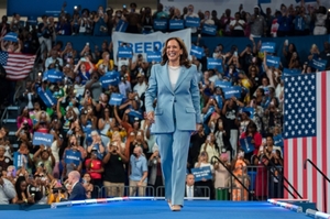 카멀라 해리스, 미 민주당 대선 후보로 공식 선출