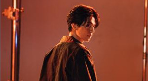 배우 이동욱, ‘킬러들의 쇼핑몰 시즌2’ 포스터 비하인드 스틸 공개